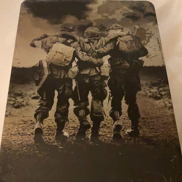 Band of Brothers DVD 6 disc collection in a tin box - Picture 4 of 16